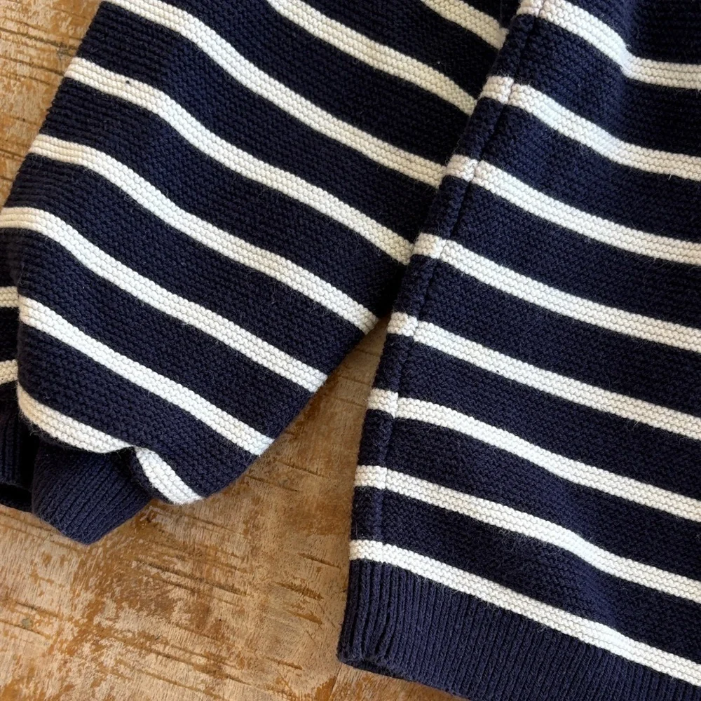 Gap Girls Navy Striped Sweater size 5t
